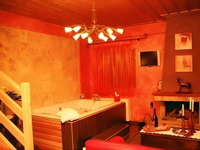 Others 4, Enthymio Suites, Peloponnese