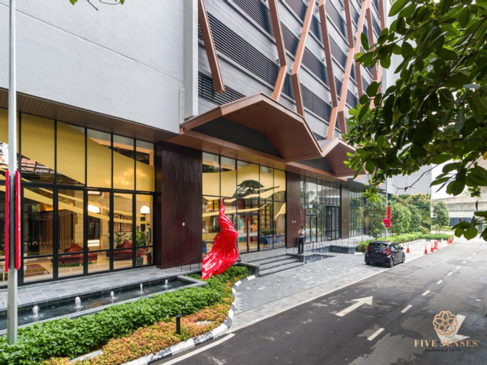 Exterior & Views