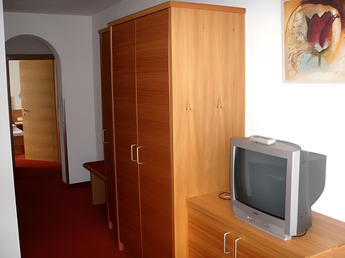 Bedroom 2, Kinderhotel Larchenhof, Imst