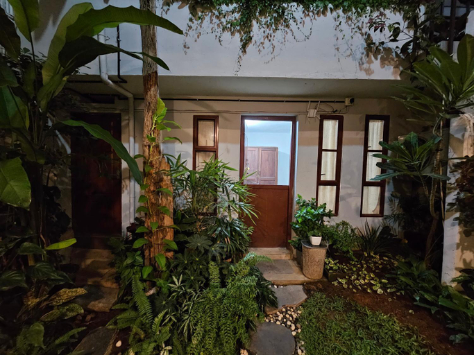 Others 2, Idha Artists' Gallery - Stay with Art, Ernakulam