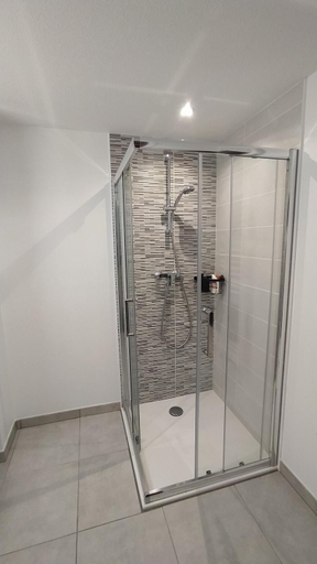 Bathroom 2, Villa Poete avec jardin 3 Chambres Parking gratuit, Haute-Garonne