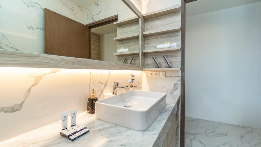 Bathroom 13