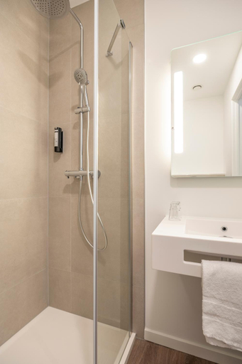 Bathroom 17