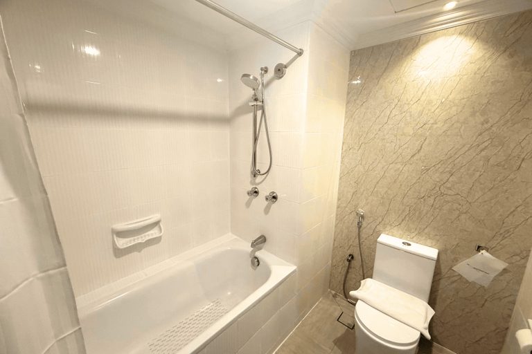 Bathroom 4, Howard Johnson by Wyndham Kuala Lumpur 118, Kuala Lumpur