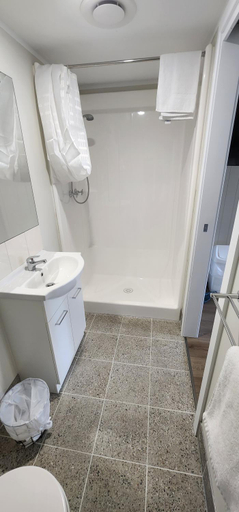 Bathroom 14