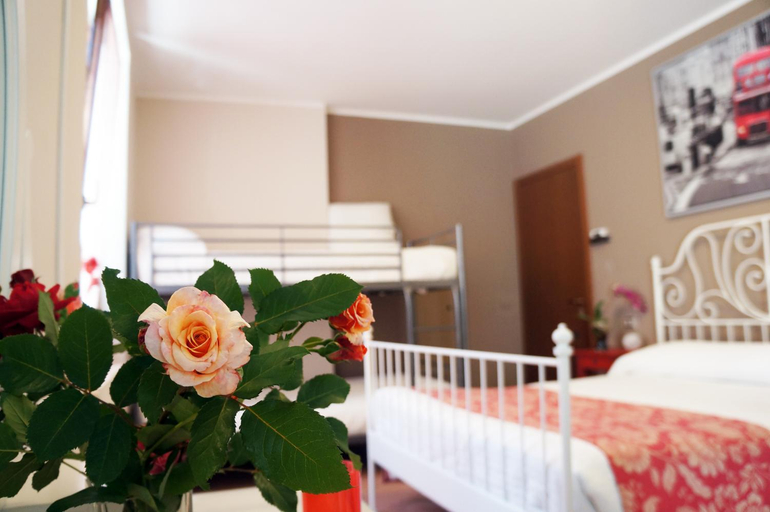 Alexander Rooms, Sondrio