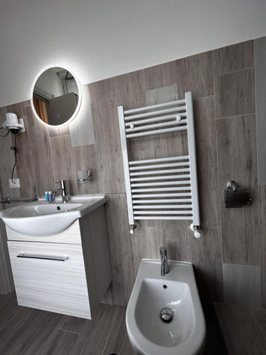 Bathroom 12