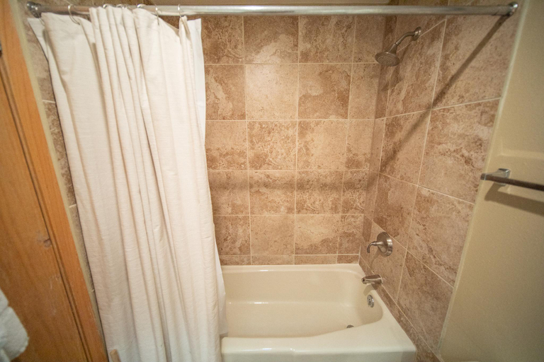 Bathroom 4, Slopeside 2736A, Summit