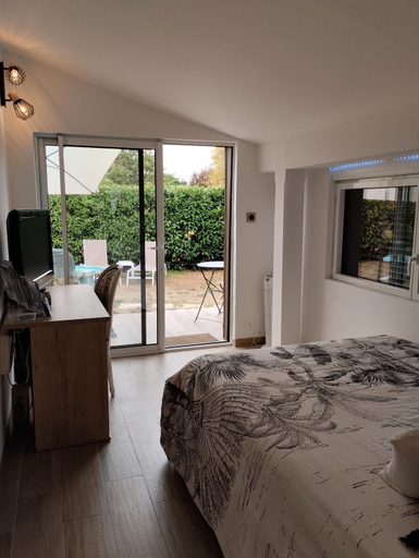 Bedroom 2, L'Atelier Saint-Sulpice - Cocon, piscine, deconnexion entre Bordeaux et St Emilion, Gironde