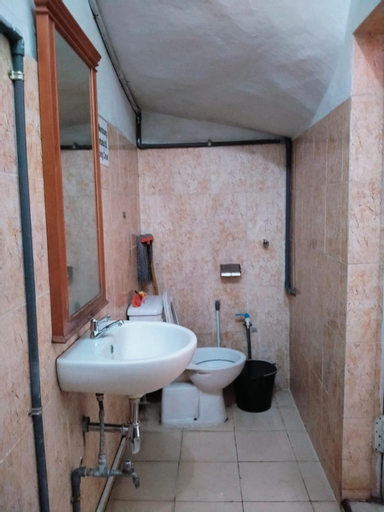 Bathroom 7