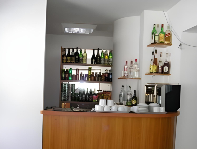 Food & Drinks 4, Hotel Paraul Capra, Capatanenii Pamanteni