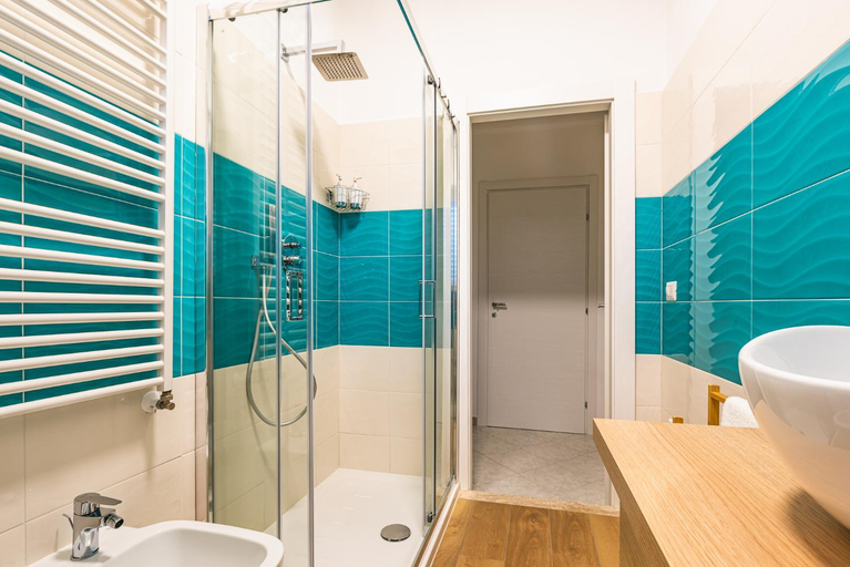 Bathroom 5, L'Approdo Via Ancona, Latina