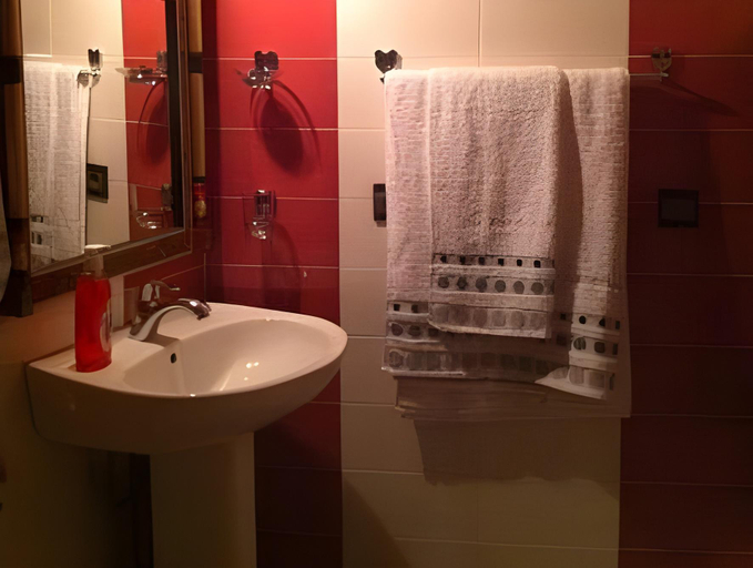 Bathroom 4, Riad Malak, Meknès