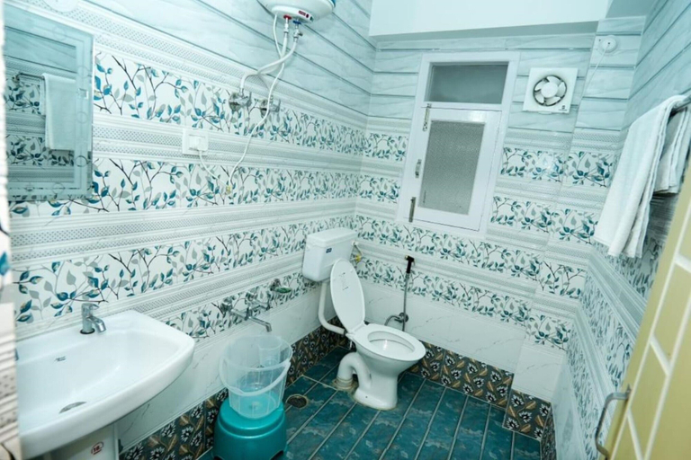 Bathroom, Goroomgo Shree Shimla Stay, Shimla