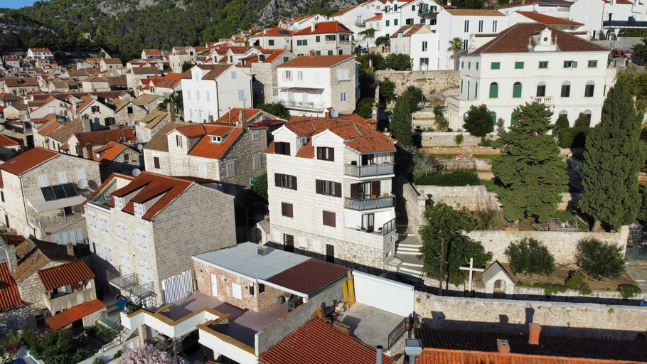 Others 2, Apartments Caric, Hvar