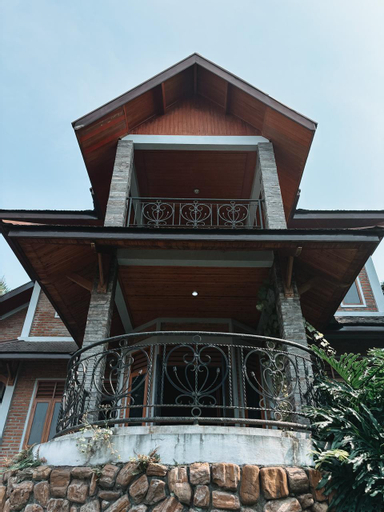 Exterior 1