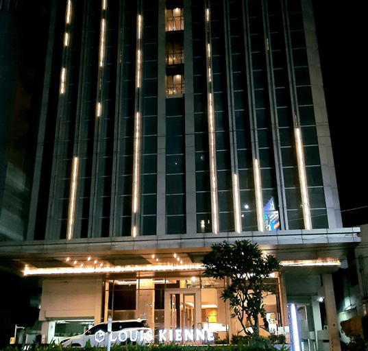 Warhol Residence at Louise Kienne Simpang Lima Semarang, Semarang