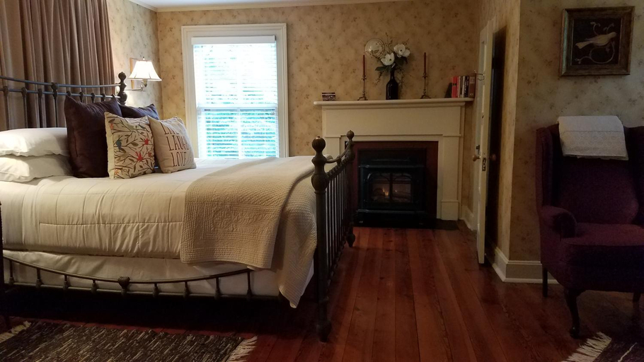 Others 5, Hummingbird Inn, Rockbridge