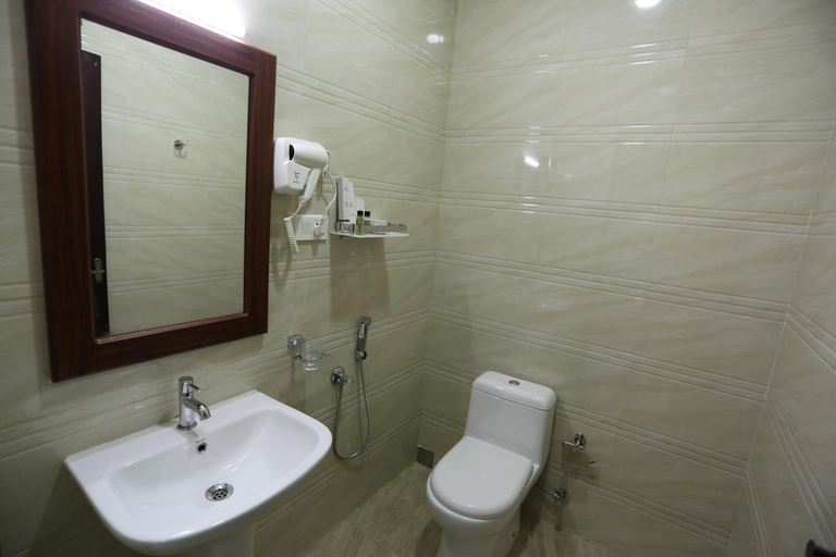 Bathroom 2, Hotel white city, Ernakulam