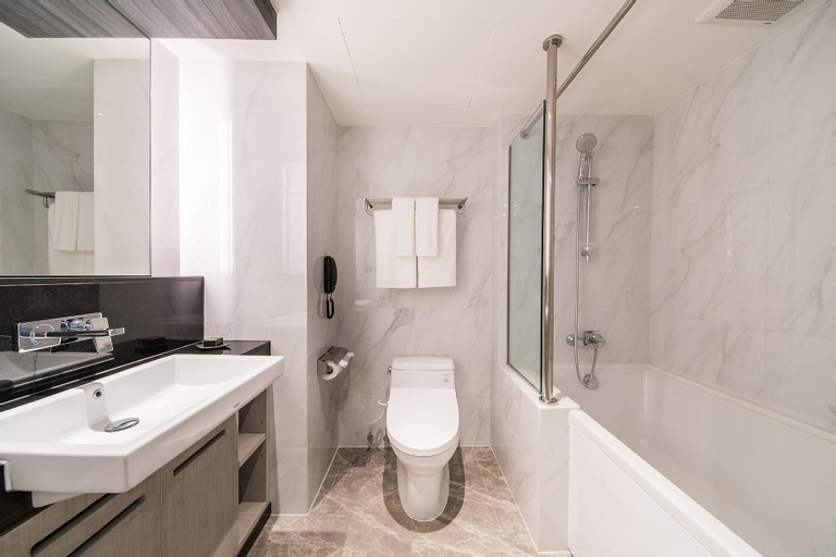Bathroom 14