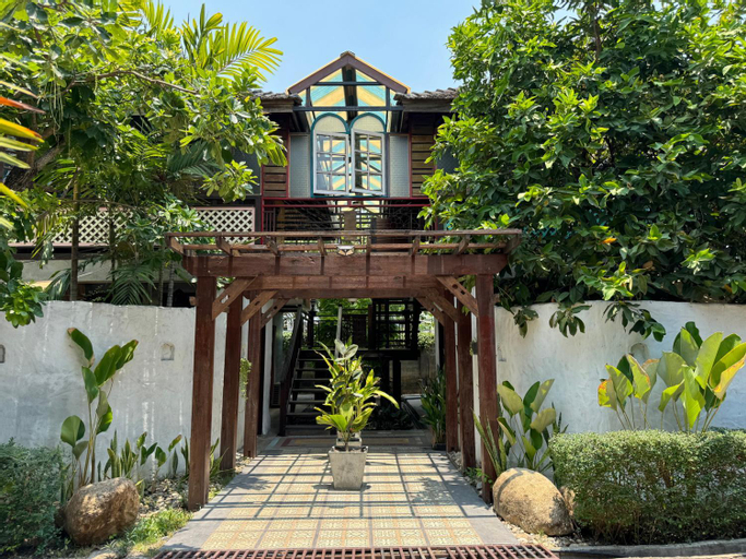 Exterior 5