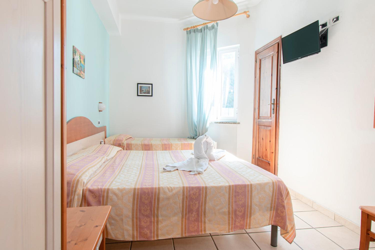 Bedroom 2, Victoria Park Resort, Napoli
