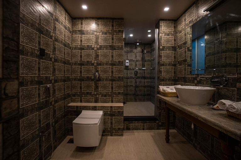 Bathroom, RA Residence Baner, Pune by Agarwal Group of Hotels, Pune