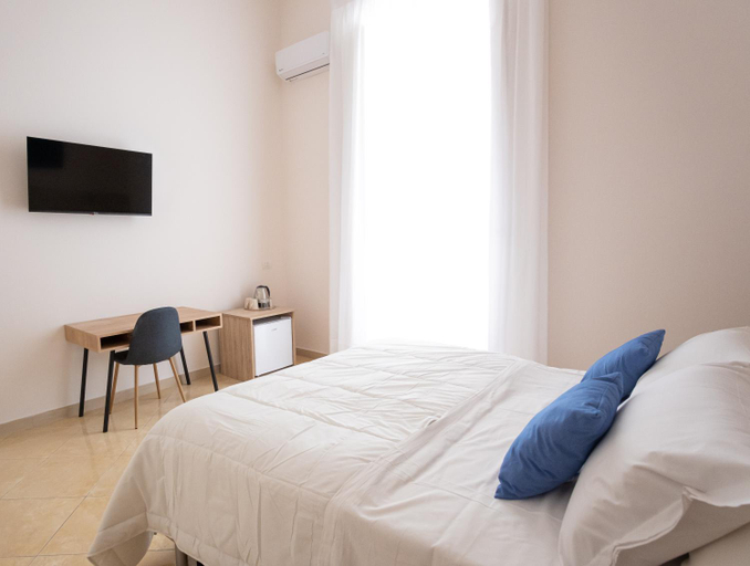 Others 2, Leone Suites Toledo, Napoli