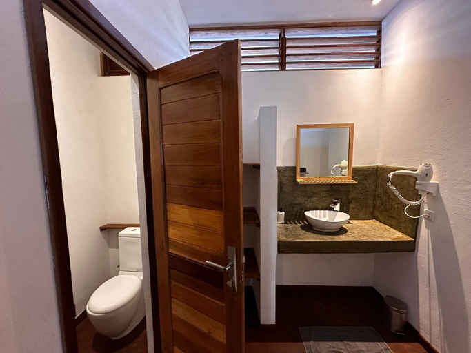 Bathroom 4, ANKI LODGE, Diana