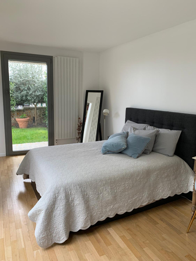 Others 3, Chambres dans maison d'architecte, Hauts-de-Seine