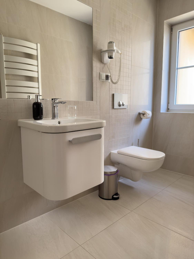 Bathroom, Pensjonat Przy Deptaku w centrum Polanicy Zdroj, Kłodzko
