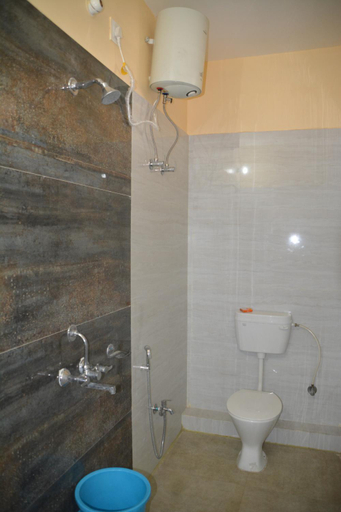 Bathroom 4, Hotel Manorama Palace, Dhanbad