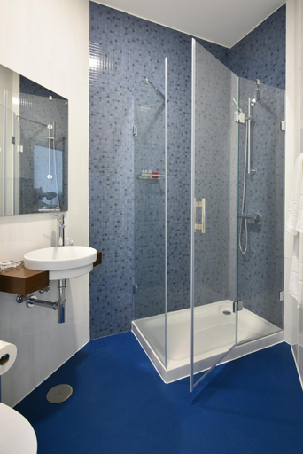 Bathroom 12