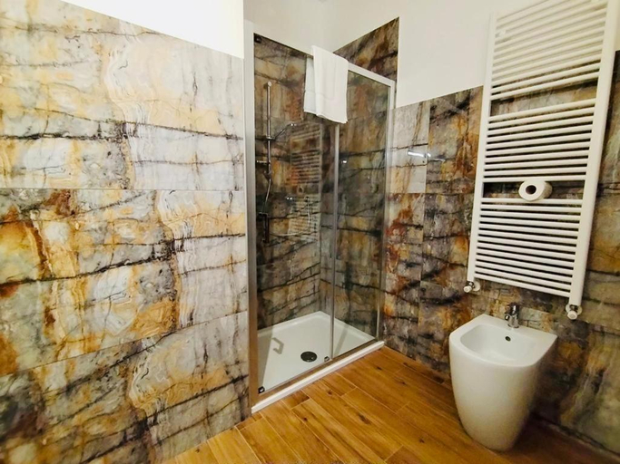 Bathroom 12