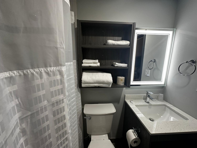 Bathroom 4, Days Inn & Suites By Wyndham Summerside, Prince