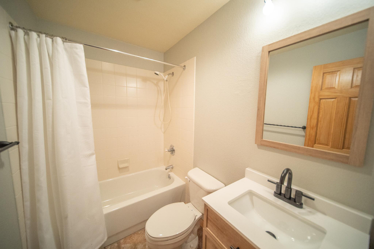 Bathroom 4, Tenderfoot Lodge 2617, Summit