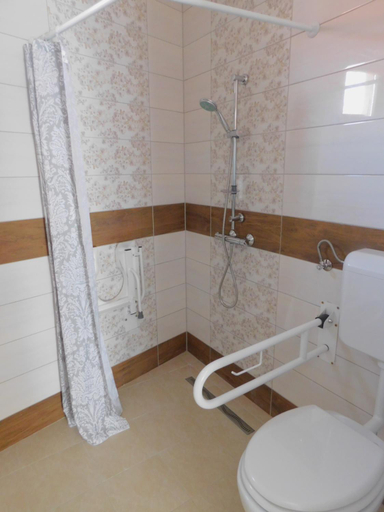 Bathroom 3, Berta Panzio, Hajdúszoboszló
