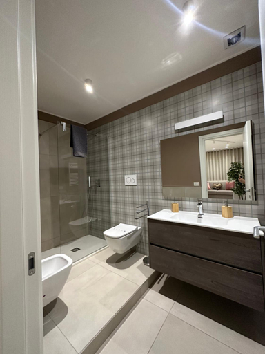 Bathroom 2, Ennio Apartment, Bari
