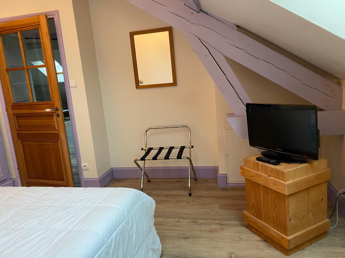 Bedroom 3, Les 4 flocons, Gerardmer centre, a 100m du lac, avec PISCINE , wifi, parking, jardin, Vosges