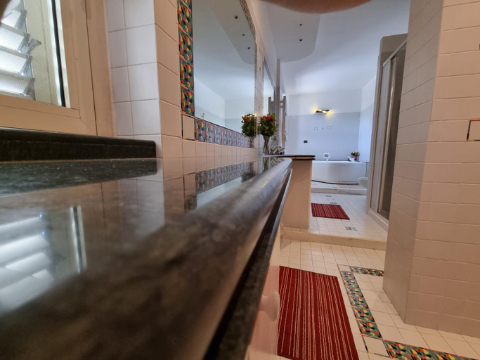 Bathroom 5, La MAISON B&B, Frosinone