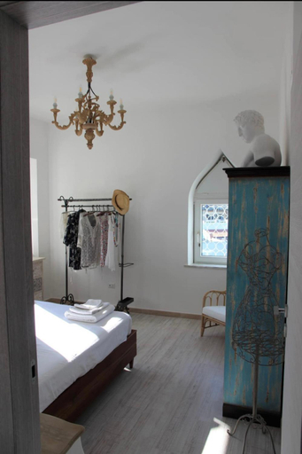 Others 5, Villa Izzo, Napoli