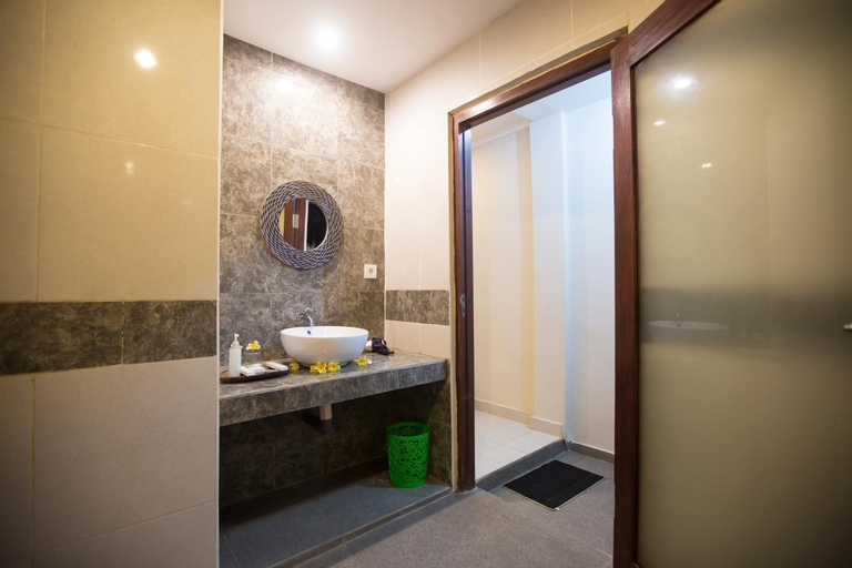 Bathroom 10