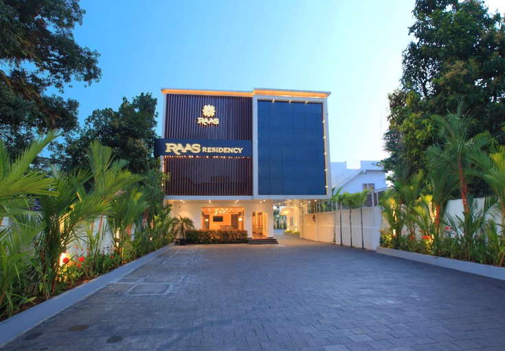 Exterior & Views