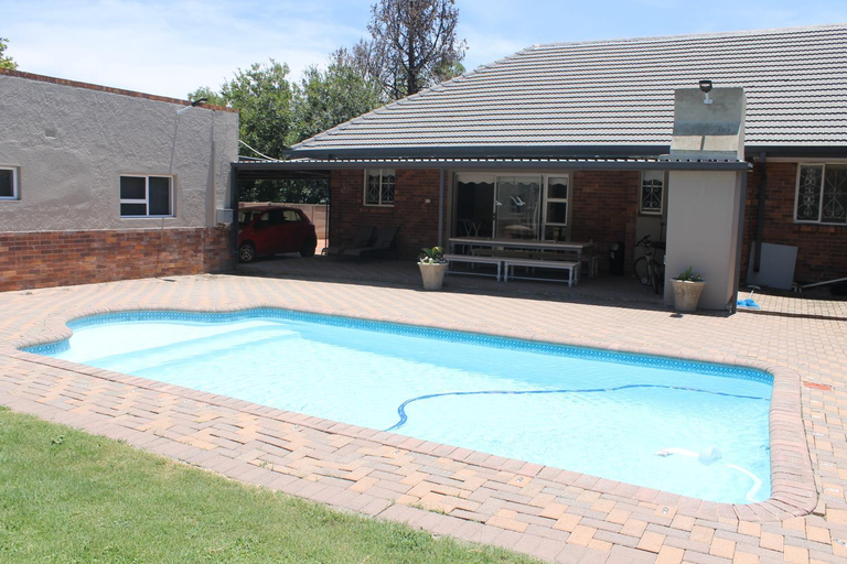 Others 3, Berry Lane Guesthouse, Fezile Dabi