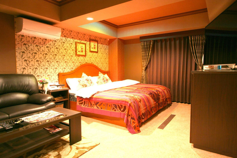 Others 4, AURA Seki Inter (Adult Only), Kameyama