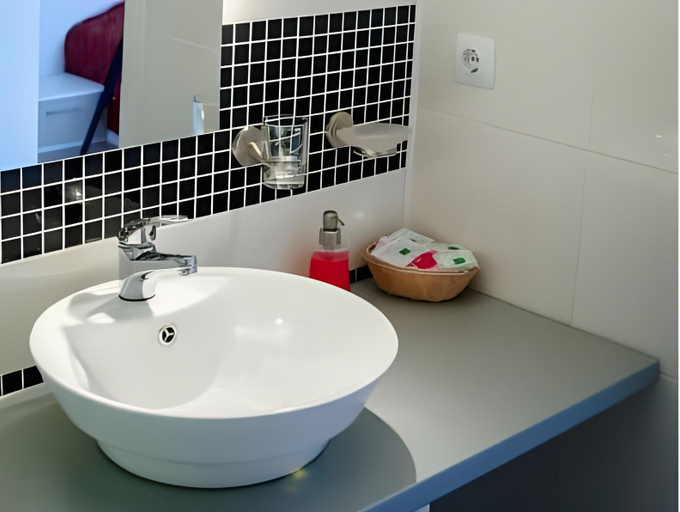 Bathroom 2, Casa Preto E Branco, Moieciu De Jos