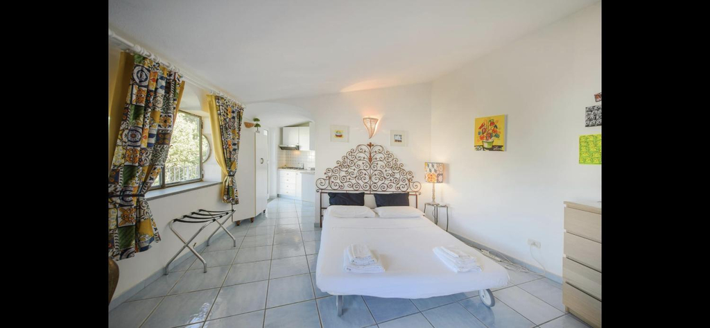 4, Villa Izzo, Napoli