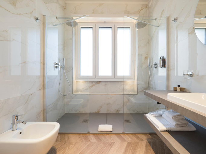 Bathroom 3, Savoia Rooms Roma, Rome