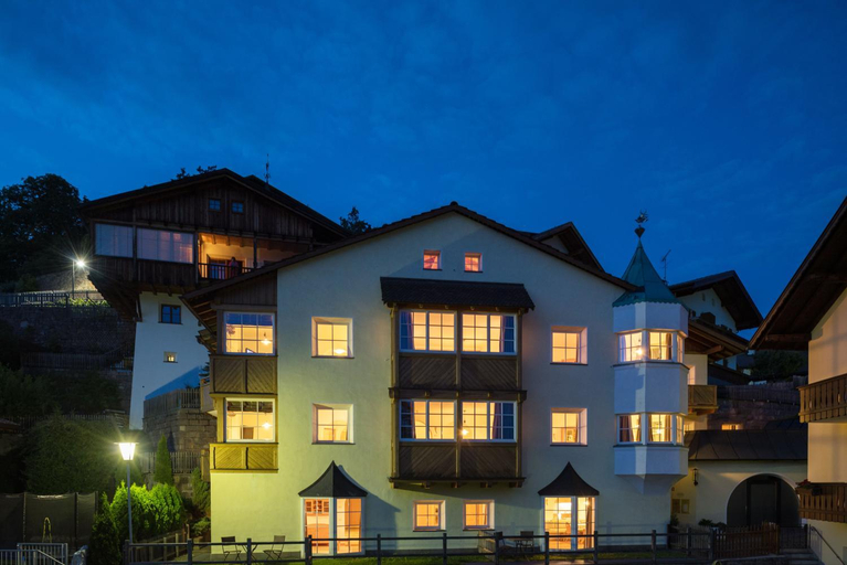 Others 4, Residence Diamant, Bolzano