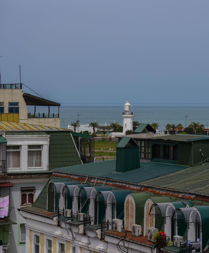Exterior & Views